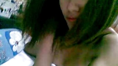 มูลัตโตในหมวกถักทำ blowjob วิดีโอ หนัง โป๋ กับชายผิวดำที่มีกระเจี๊ยวใหญ่.