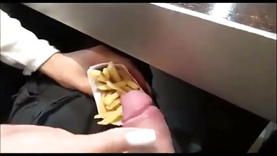 ดาราหนังโป๊ในถุงน่องให้ blowjob และ titjob วีดีโอ โปะ ที่ดี