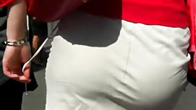ความงามบนชายหาดลืมและโพสท่าเปลือยนม. วีดีโอ โป็