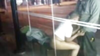 ผู้หญิงที่มีประสบการณ์ในการคัดเลือกนักแสดง วี ดิ โอ หนัง โป้ fucks ด้วยเครื่องเพศและเครื่องสั่น