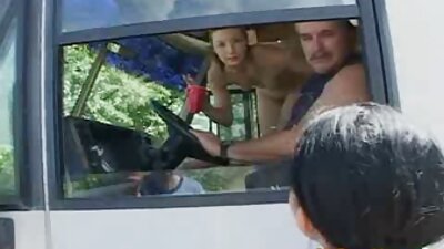 คนที่แต่งตัวประหลาด fucks ผู้หญิงเลวและเทสาวเย็นกับสเปิร์ม วิดีโอ xxx18+